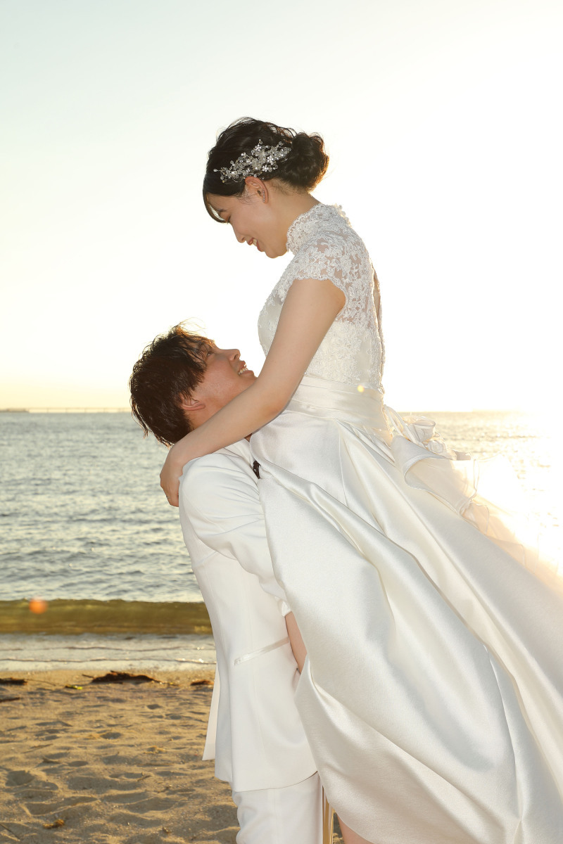 夕日に照らされたお二人の笑顔