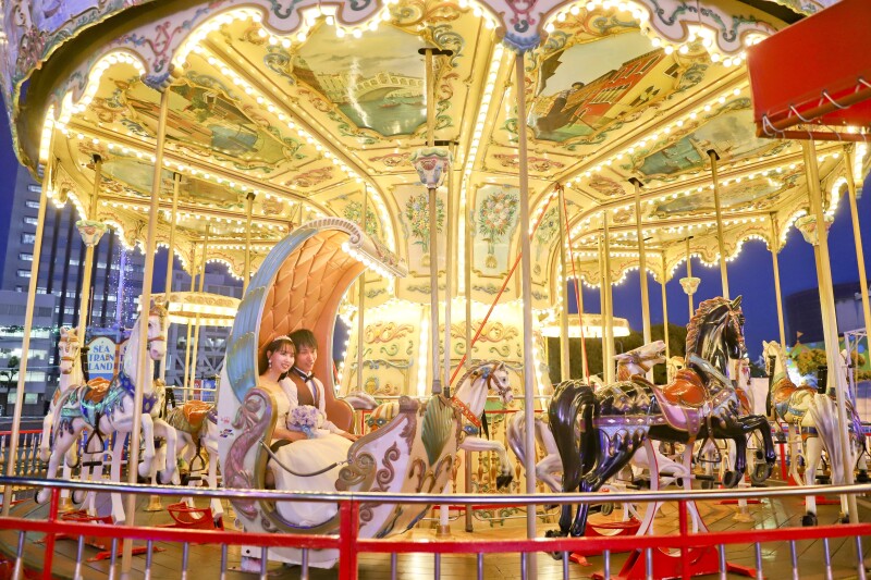 夕暮れ時のメリーゴーランドが綺麗です