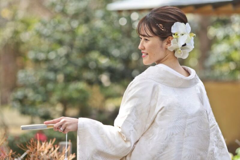 繊細な刺繍に目を奪われる