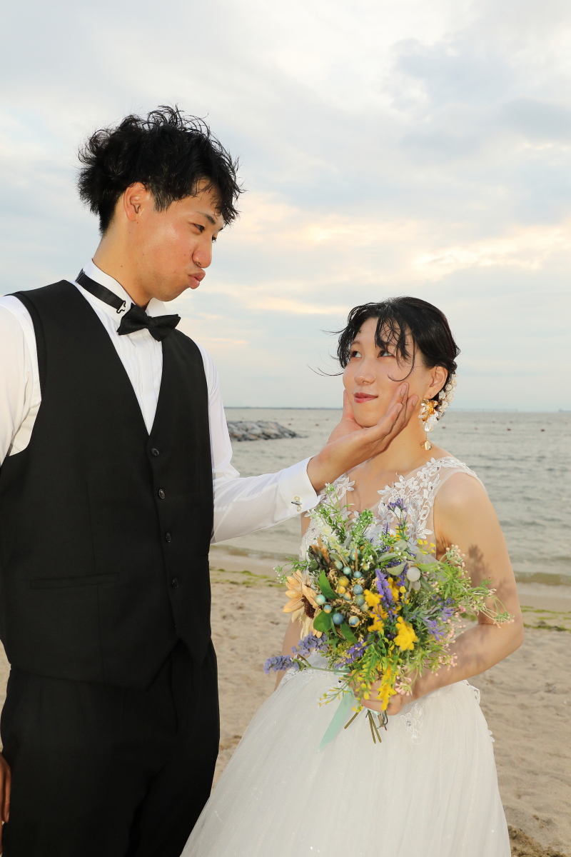 頬に添えた手のふれあい