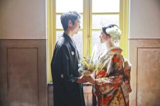 和装色打掛でオシャレな洋館にて