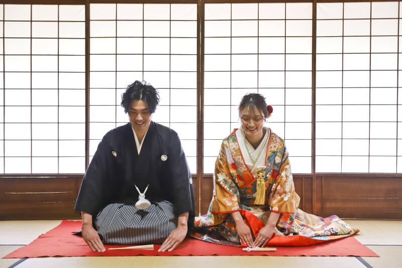 白無垢から色打掛にチェンジして