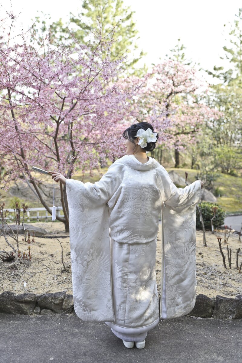 白無垢の美しい刺繍を美しく
