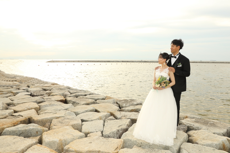 【りんくうビーチ】ウエディングドレスで彩る夕焼けの海辺リゾート前撮り
