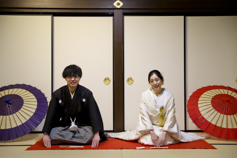 定番の正座してお辞儀ポーズ