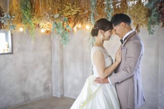 ハイブランドなドレスとタキシードでオシャレスタジオ撮影