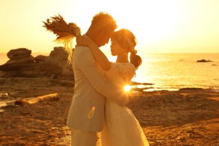 【野間灯台の海】夕陽とドライフラワーで彩るプロポーズ風洋装フォト