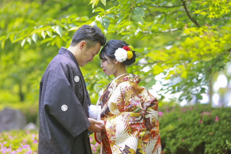 おでこを合わせて