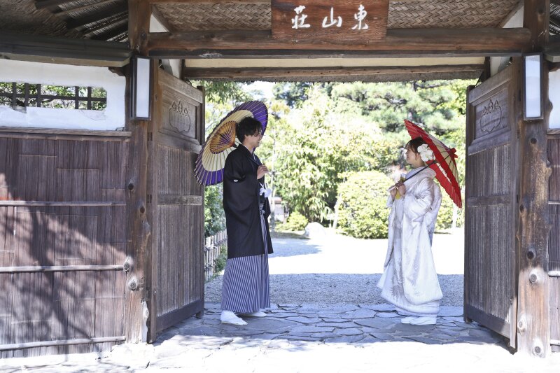東山荘入口の雰囲気ある門から撮影開始