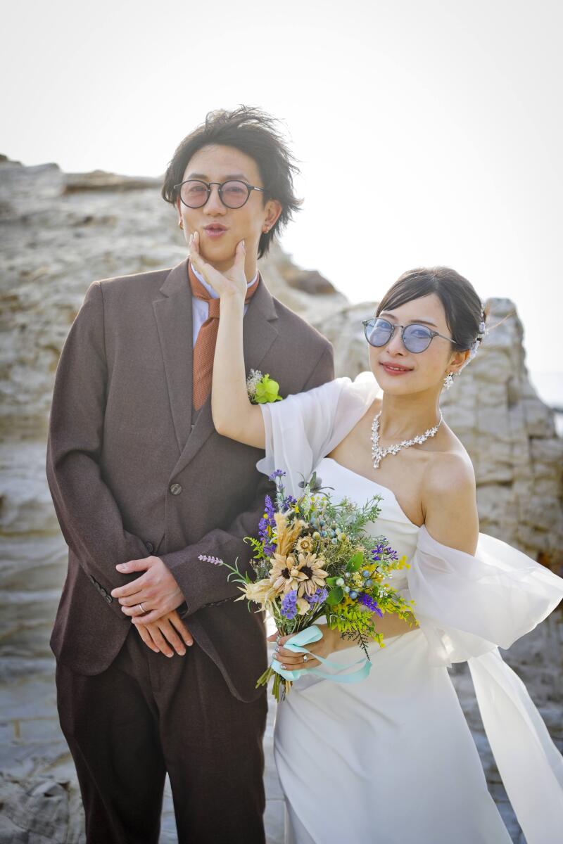 サングラスをかけてオチャメな1カット