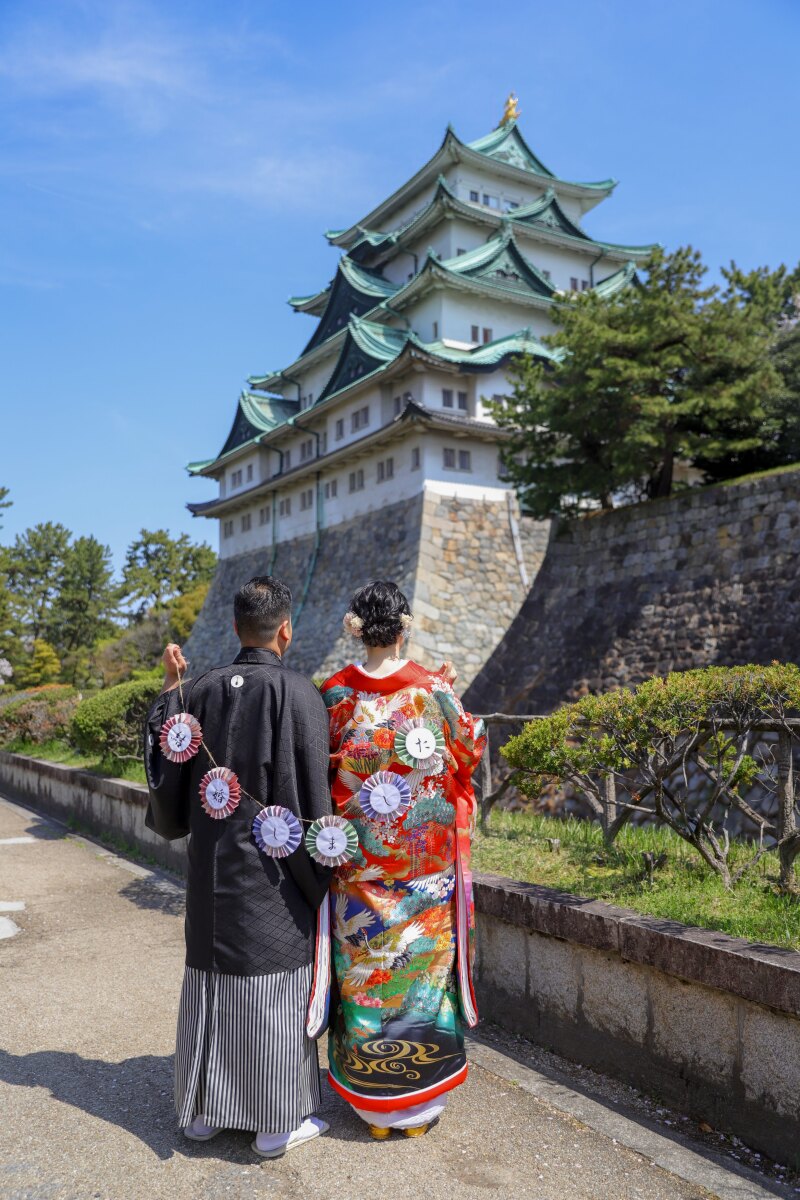 名古屋城を望む後ろ姿