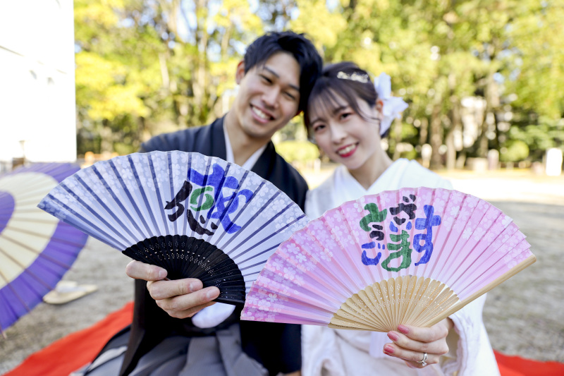 感謝の文字がかわいい扇子越しカット