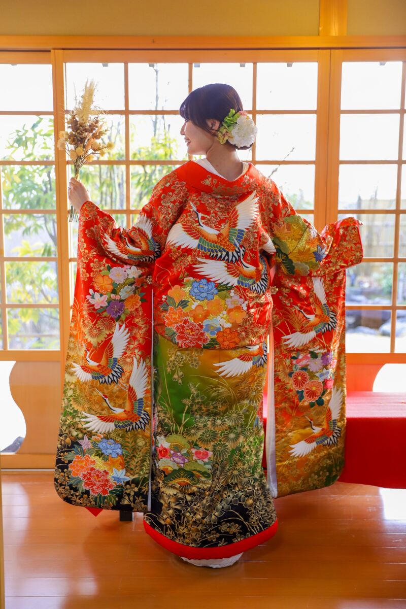 色打掛の柄を美しく見せて