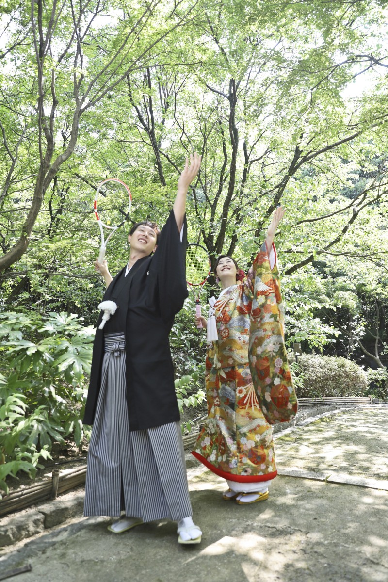 お二人の趣味のテニスラケットを使って