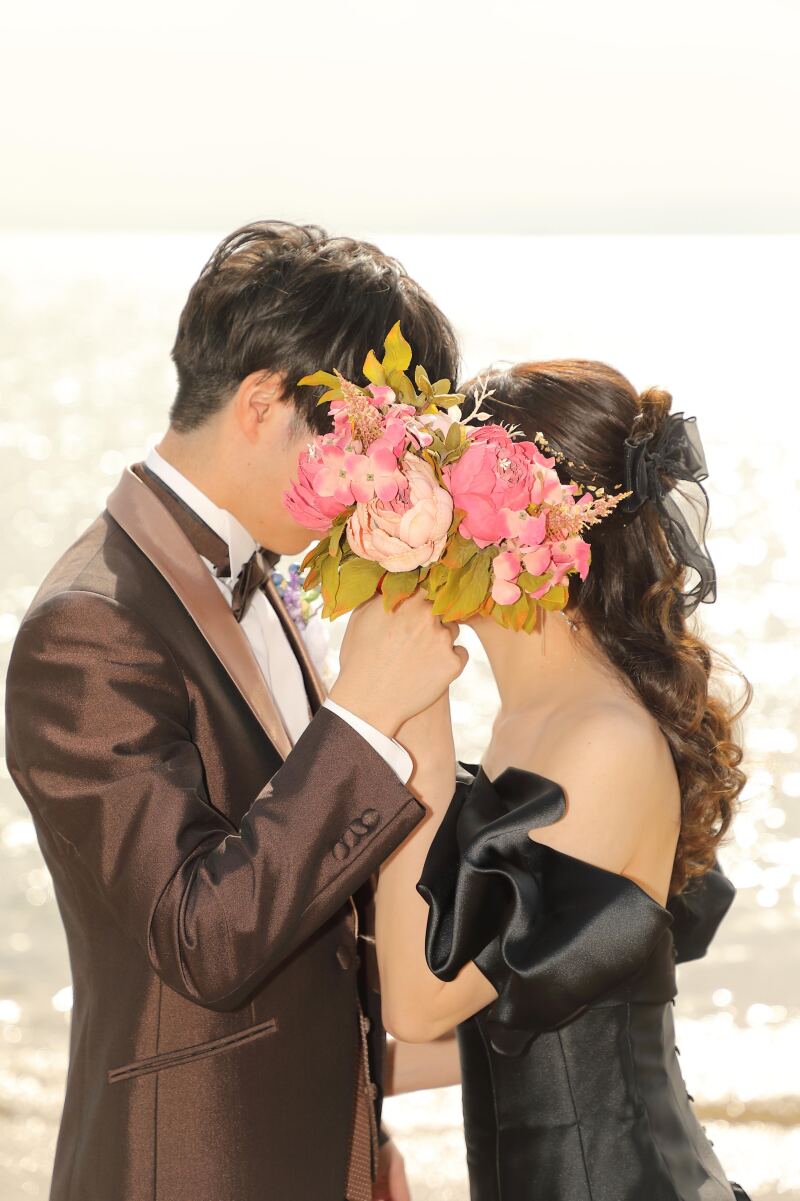 ブーケでお顔隠しショット