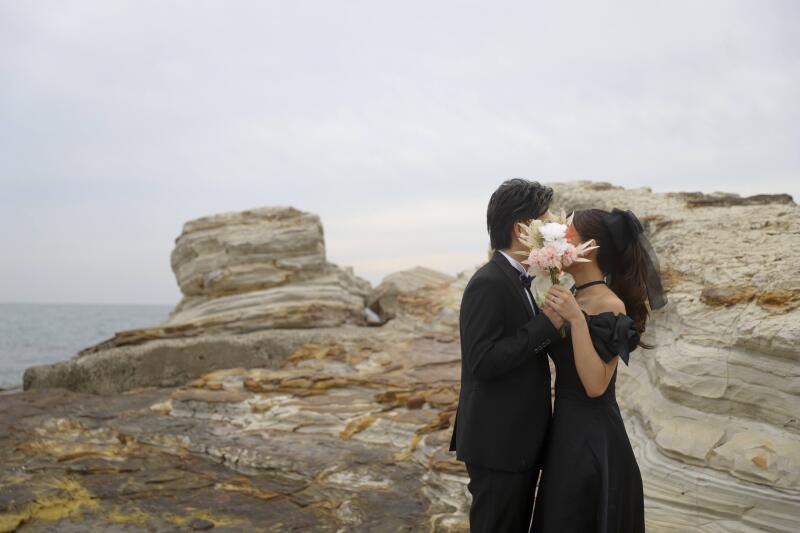 洗練されたブラックドレス姿