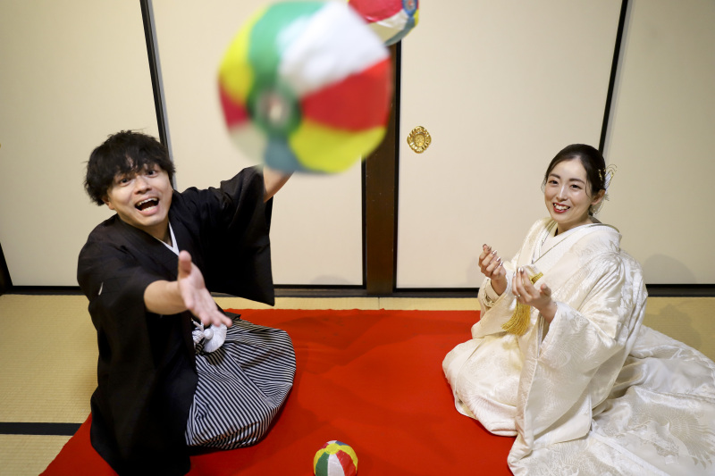 紙風船を使った楽しそうなカット撮影