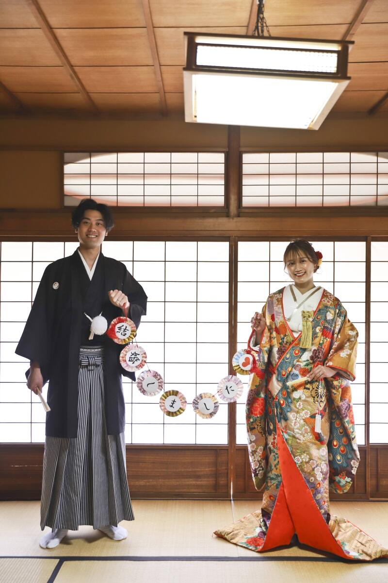 打掛を床に下ろしたスタイルで