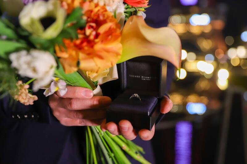 ブーケの色彩とダイヤモンドの輝き