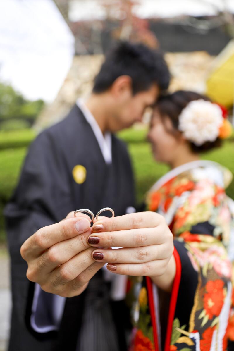 重なり合う誓いの印