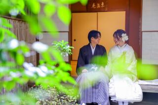 和の伝統が息づく場所で。お二人だけの物語を紡ぐロケーション前撮り撮影