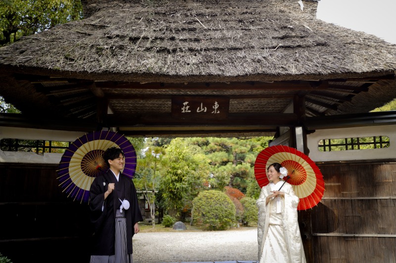 雰囲気のある入口の門の前から撮影開始