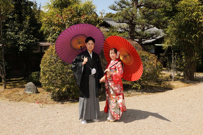  色鮮やかな和傘