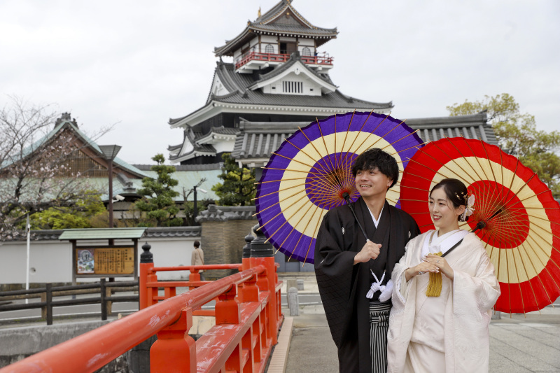 お城をバックに白無垢にて撮影スタート！