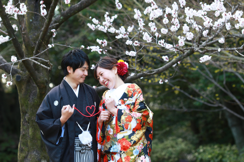 梅が綺麗な日本庭園にて和装ロケ撮影