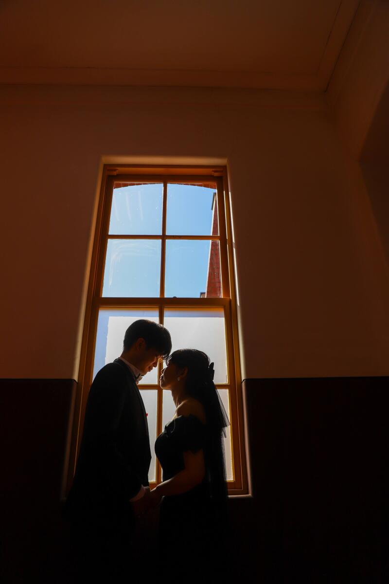 寄り添う幸せな横顔