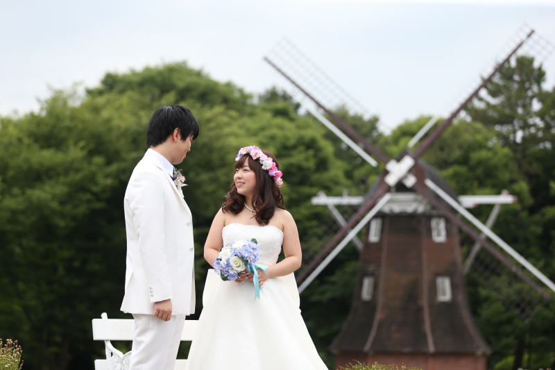 風車をバックに☆