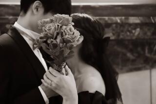 映画のワンシーンのように美しく。黒のドレスが映えるクラシカルなロケーションフォト