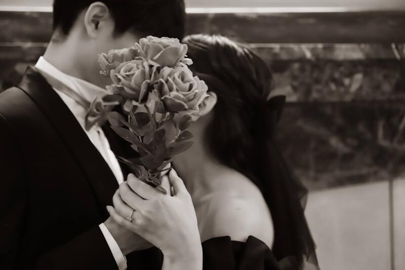 映画のワンシーンのように美しく。黒のドレスが映えるクラシカルなロケーションフォト