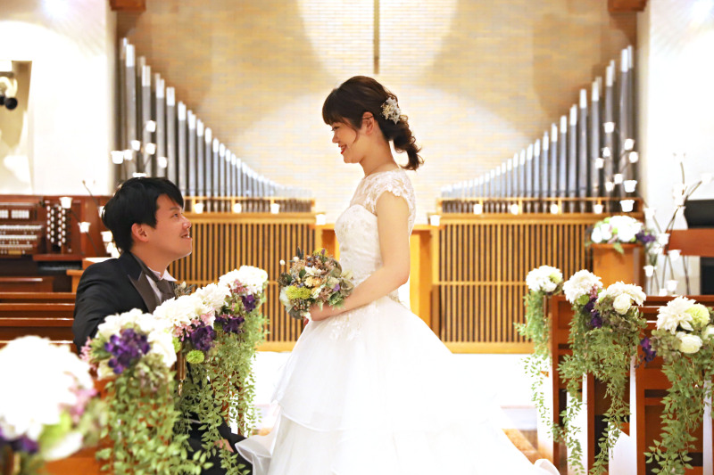 和やかな雰囲気の会話カット