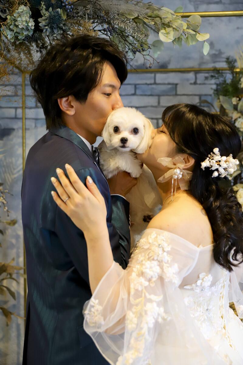 愛犬への愛が溢れるキス