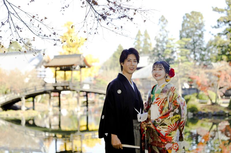 水面に映る秋の彩りと共演