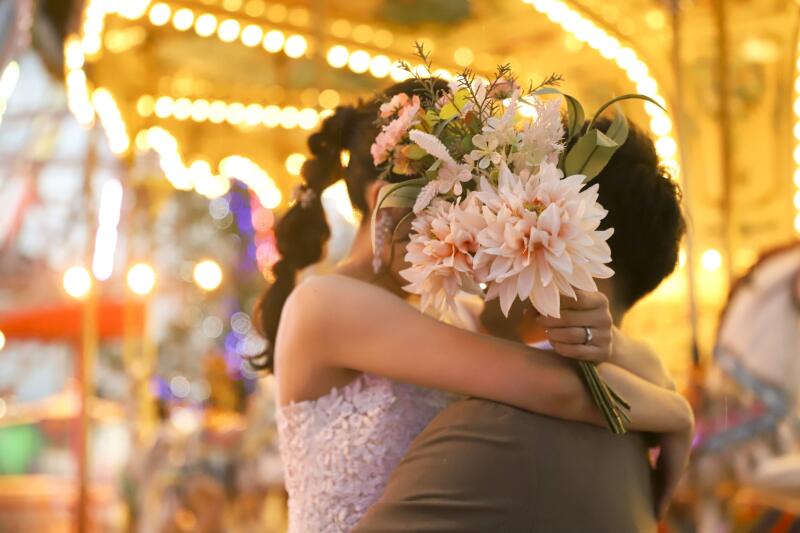 ブーケの向こうでは