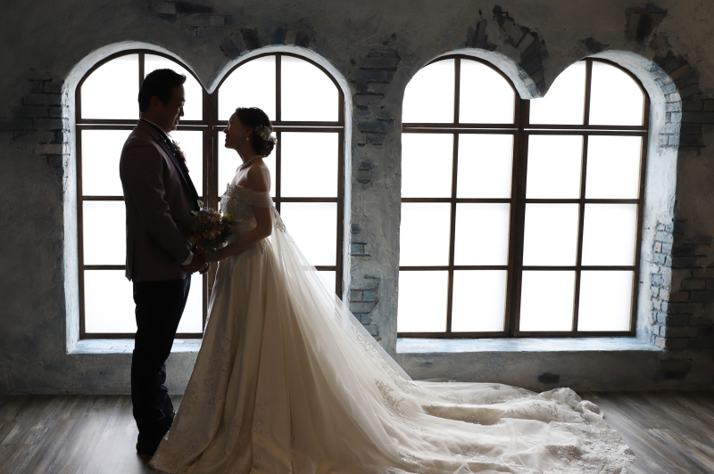 ロマンティックなシルエットカットを