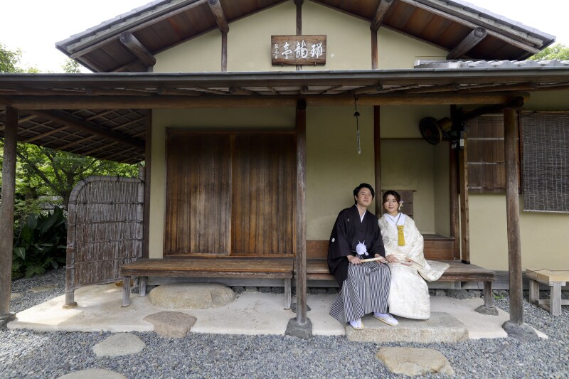 縁側に腰かけて