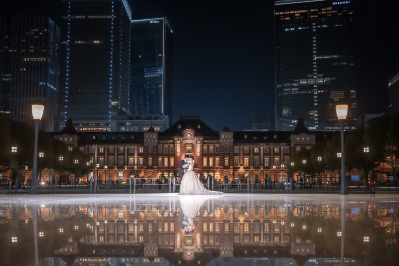 水鏡に映る東京駅の夜景