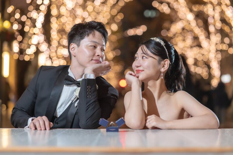 大切な指輪を見つめて