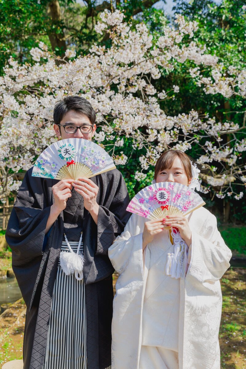 持込アイテムの夫婦扇子を持って
