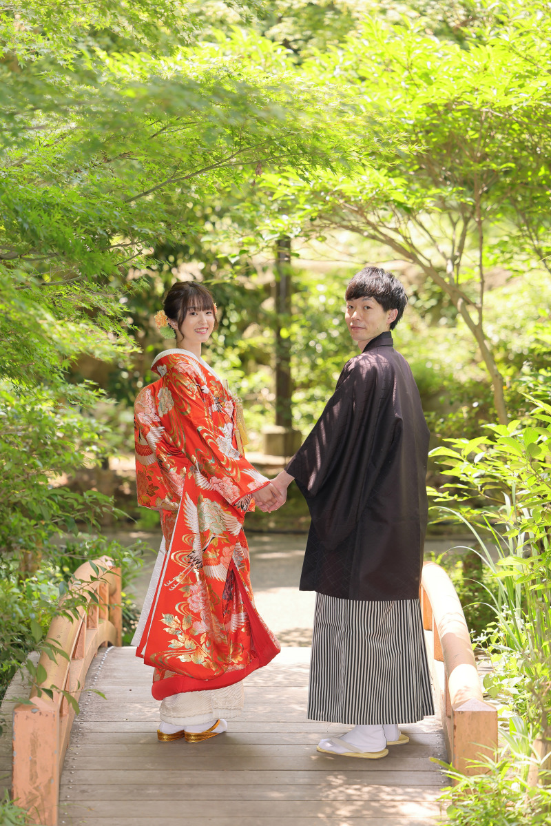 橋の上で