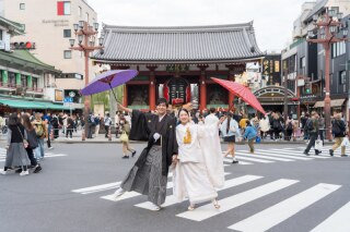 【浅草】雷門・仲見世・五重塔をめぐる、下町情緒あふれる白無垢の晩秋和装前撮り
