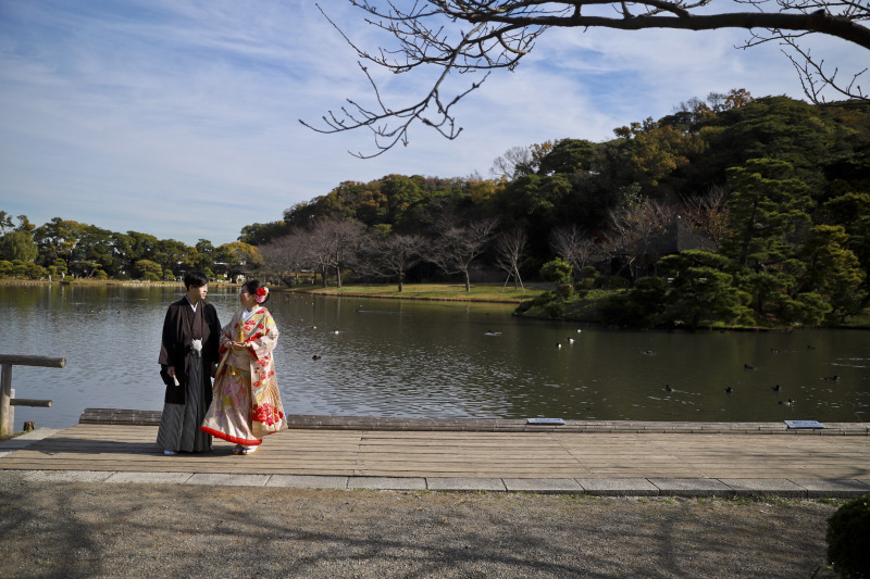 紅葉の鮮やかな日本庭園にて和装ロケ!