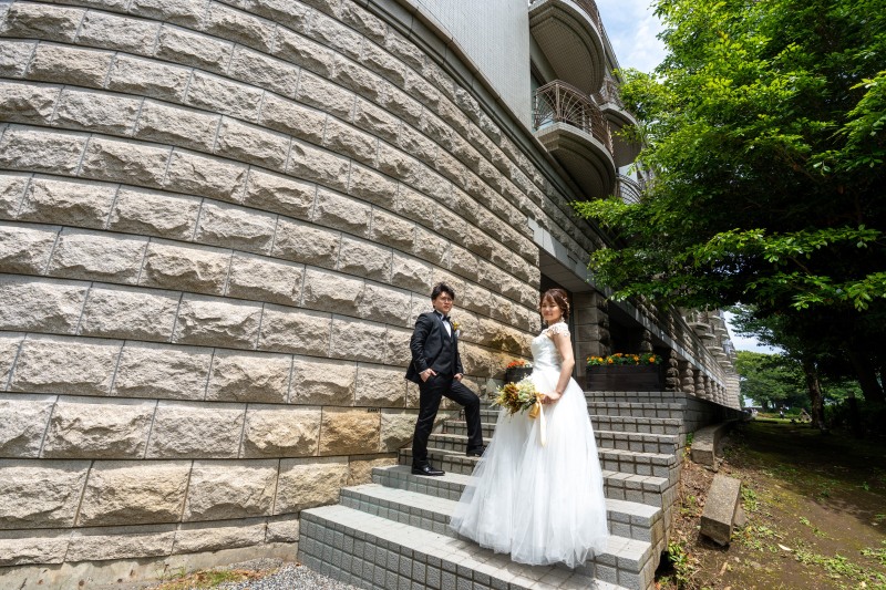 建築美を活かしたクールなポージング