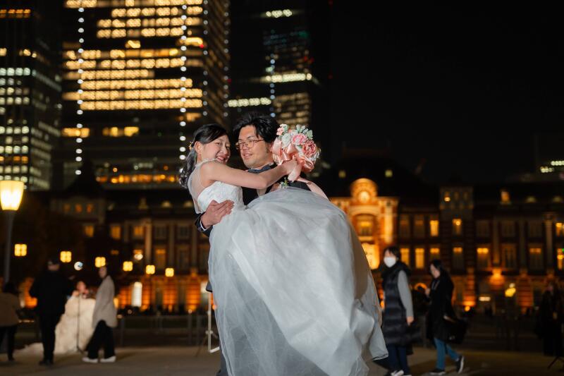 喜び溢れる、幸せのお姫様抱っこ