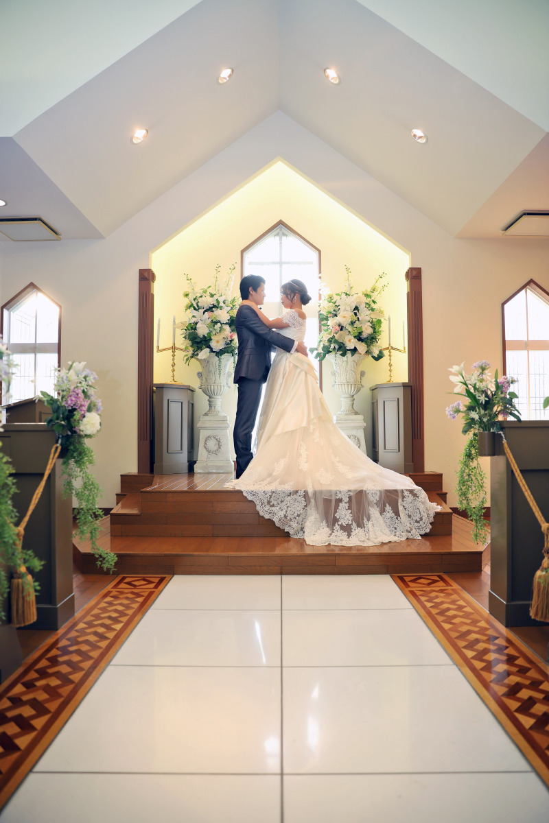 光の階段で、深く結ばれるお二人