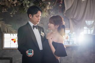 シックでかっこよくブラックドレスタキシードフォト