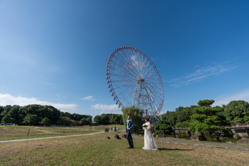 観覧車をバックに